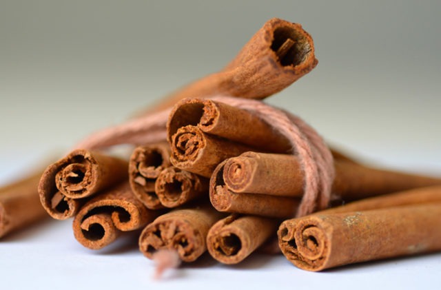 J594-Kitchen-secrets-assets-700X460PX-Cinnamon-1-640×421